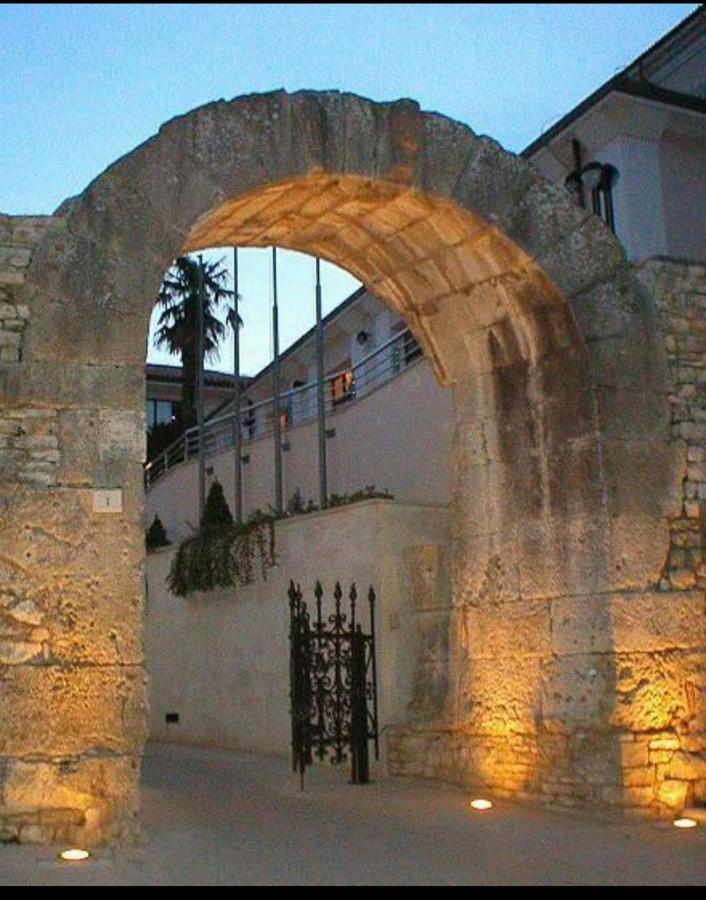 Studio Apartment City With Free Parking Pula Exterior photo