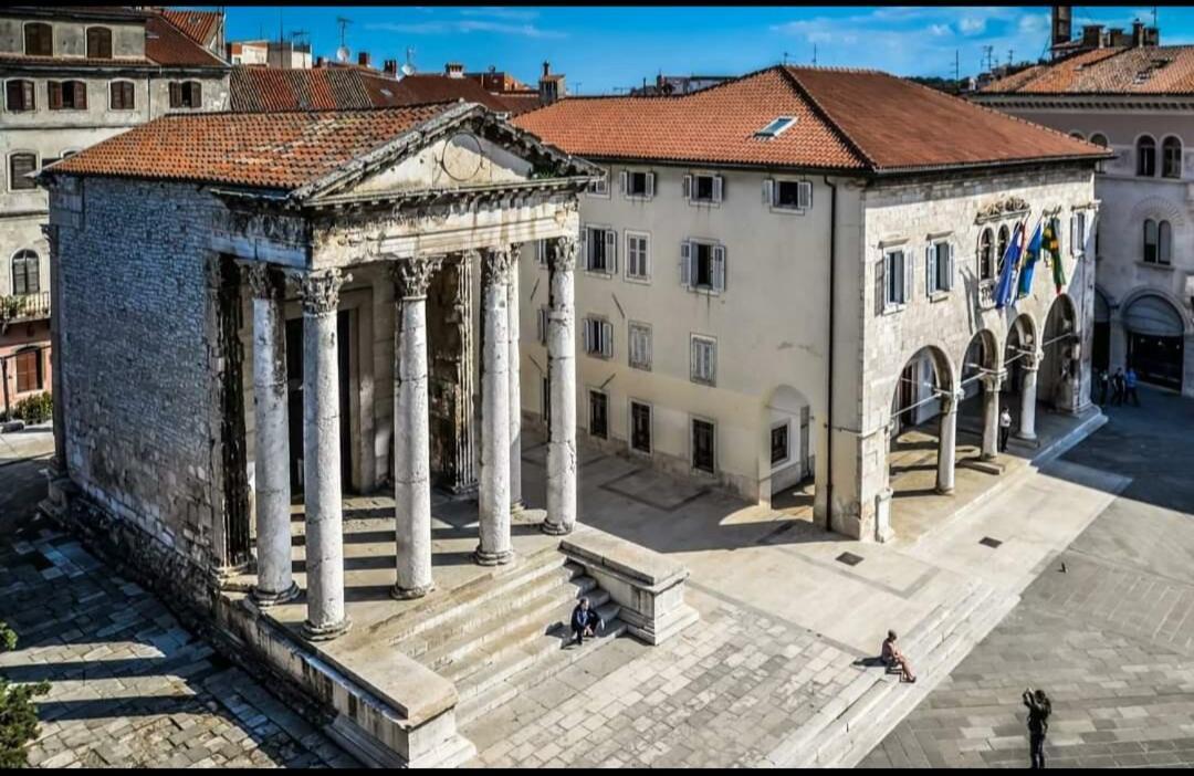 Studio Apartment City With Free Parking Pula Exterior photo