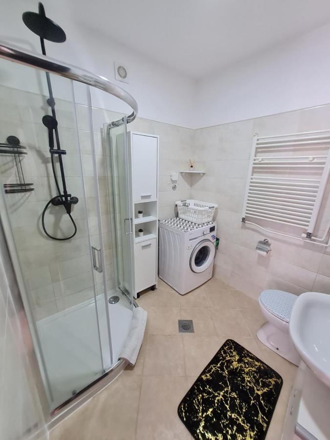 Studio Apartment City With Free Parking Pula Exterior photo