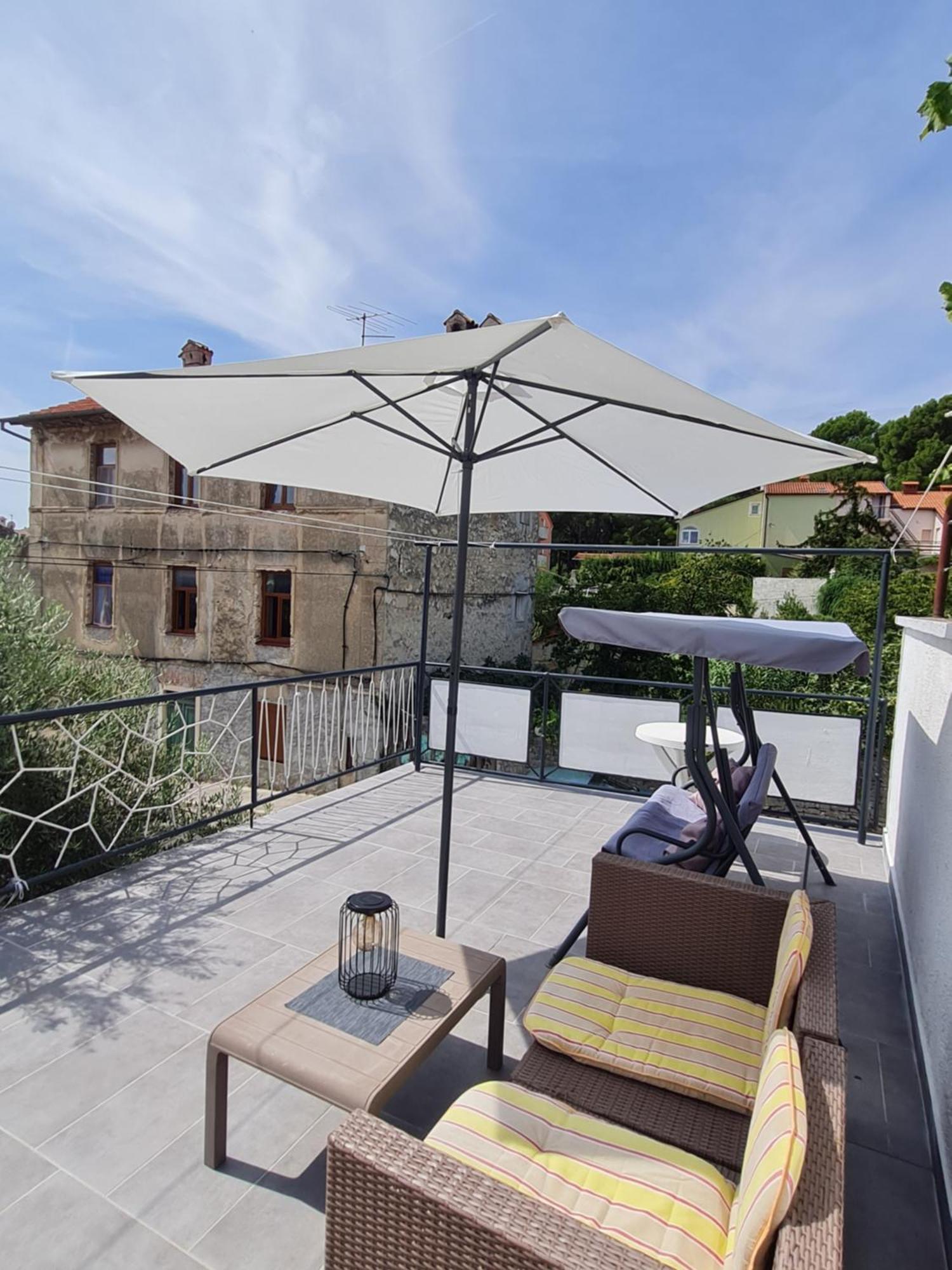 Studio Apartment City With Free Parking Pula Exterior photo